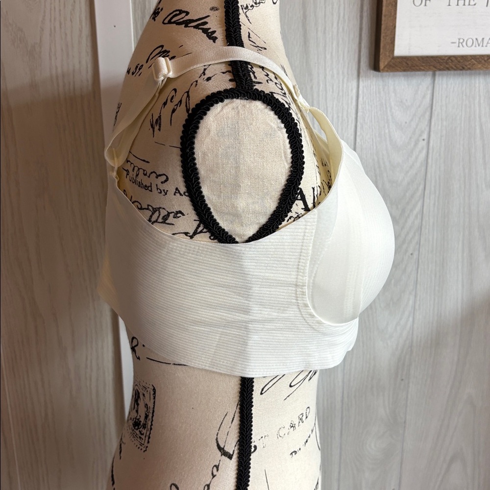 White Ribbed V-Neck Bralette - Picture 2 of 6